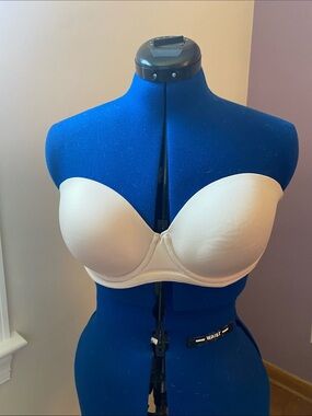 Wacoal Strapless Nude Bra - Smooth Molded Cups w convertible straps